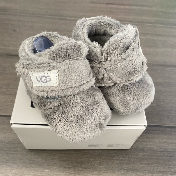 Ugh boots size 0 to 6 months brand new. Original packaging new. - Picture 3 of 9